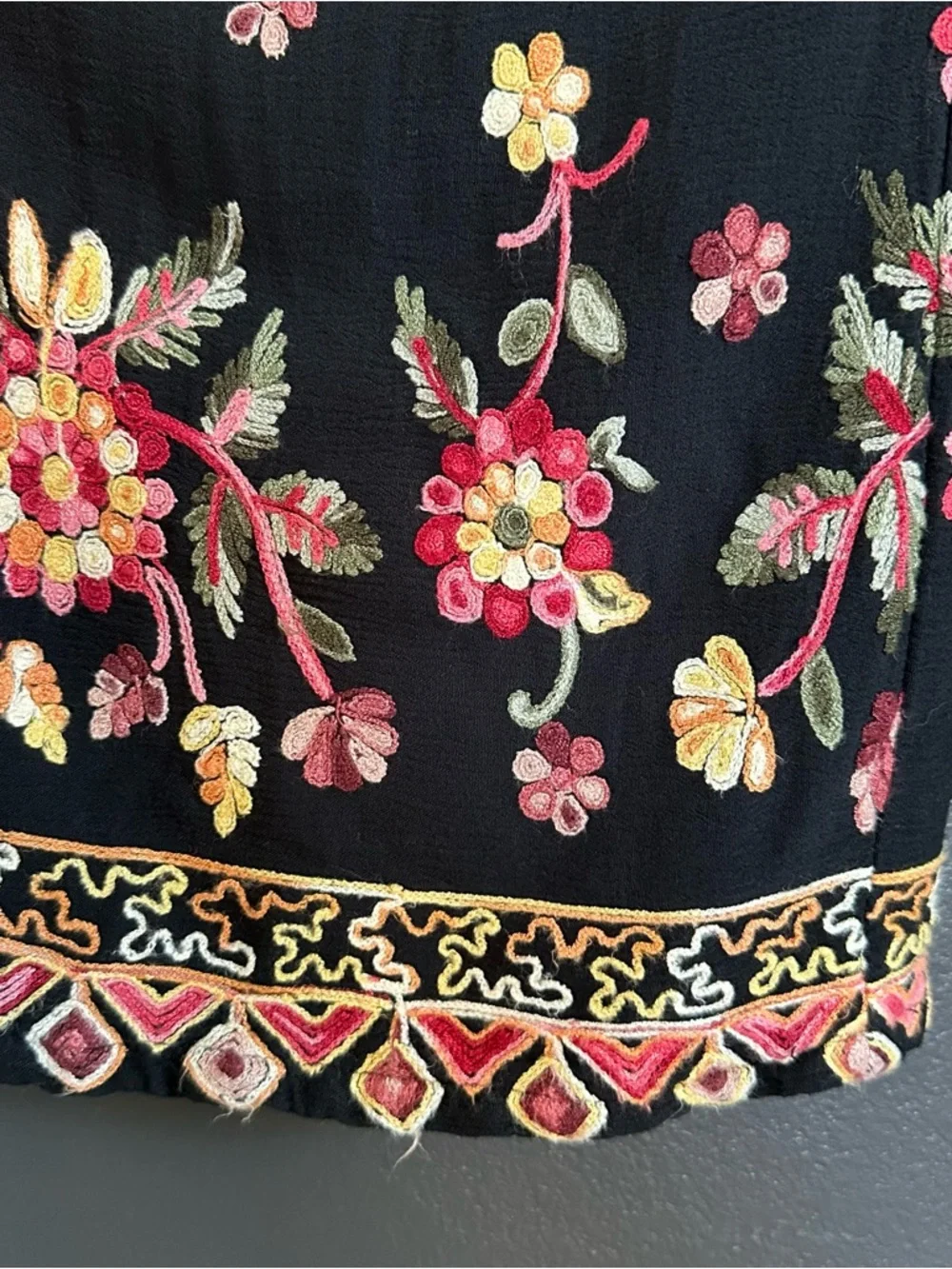 LIV Los Angeles Embroidered Boho Pants Black Floral Wide Leg Rayon Size L - Picture 4 of 7